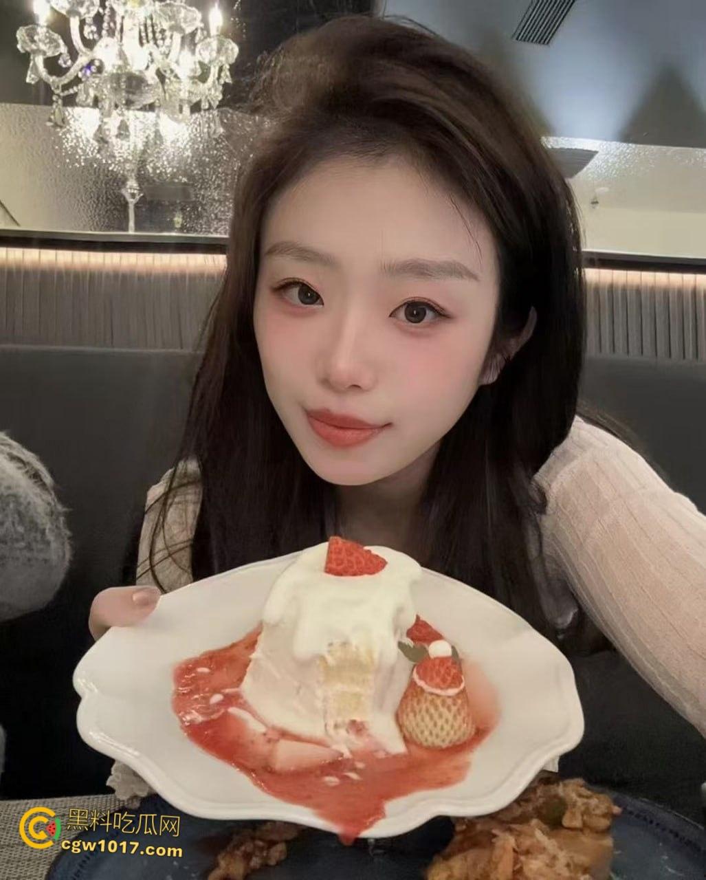 和多巴胺女儿乱逛,看着性感的女儿精虫上脑,带到废旧烂尾楼露出口交,抬起美腿后入猛猛抽插 !-3