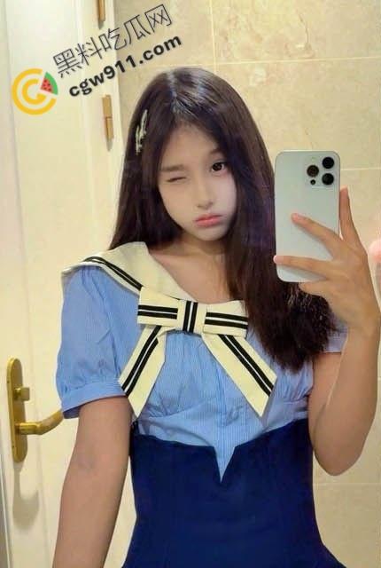 海角大神与妹妹乱伦新作：电梯里妹妹小吊带瑟睡衣诱人至极，使劲揉搓后入猛插，浪叫不停！-1