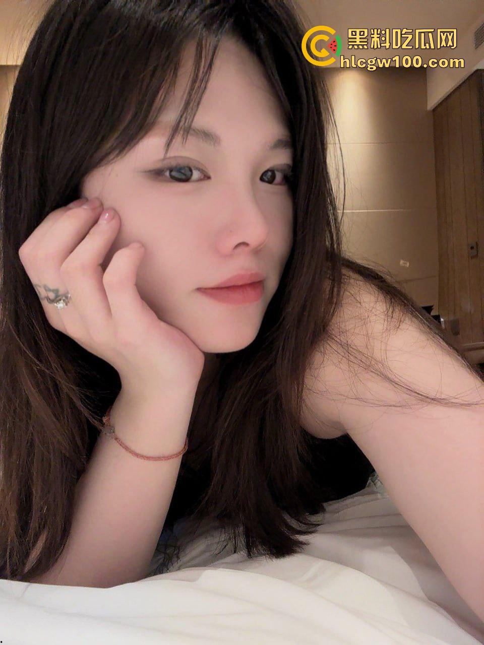 佛山高颜值小姐姐【张梦琪】被男友背刺泄密，私密视频流出吃鸡技术拉满，姿势也挺专业啊！-1