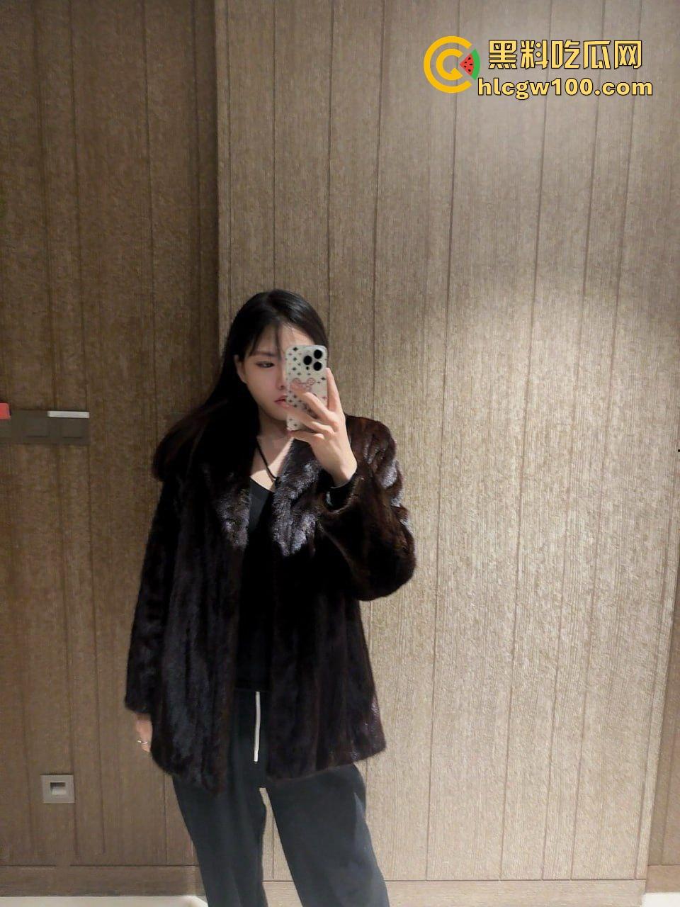 佛山高颜值小姐姐【张梦琪】被男友背刺泄密，私密视频流出吃鸡技术拉满，姿势也挺专业啊！-3