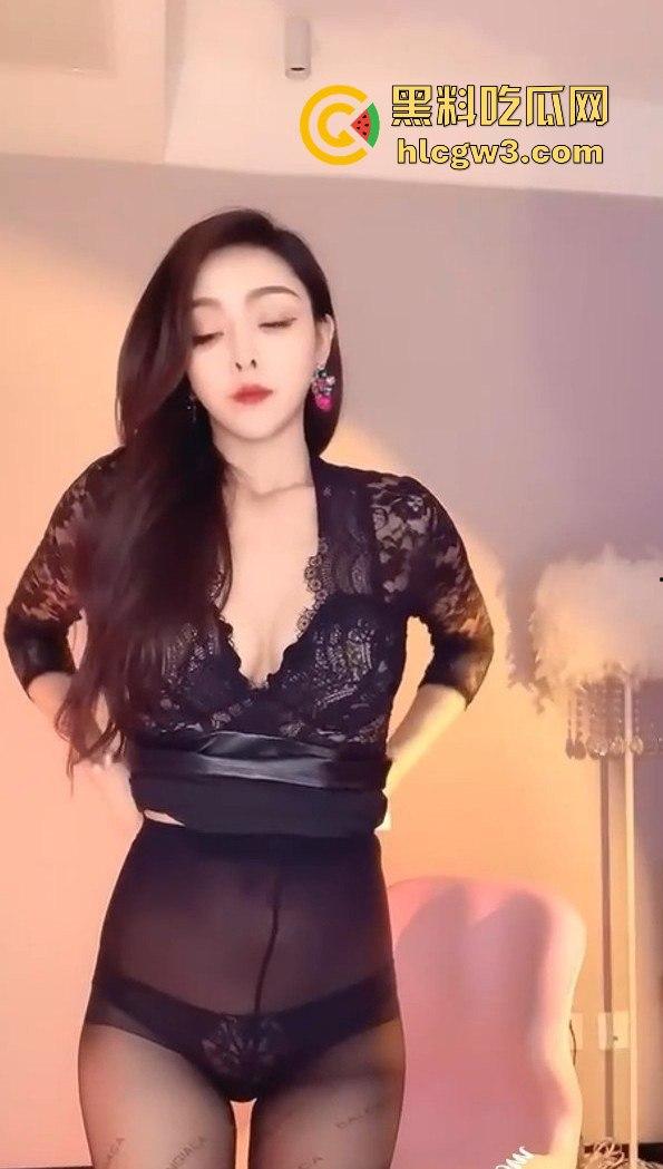 快手127W粉丝高冷御姐【饭饭Ding】私人订制视频流出！擦边不露点，骚归骚但格局太小了！-7