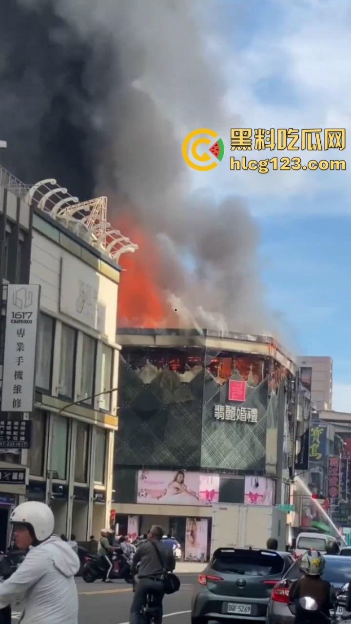 昨日突发！【台湾高雄市】林森路一婚纱店发生重大火情 主楼直接烧得只剩框架损失惨重-7