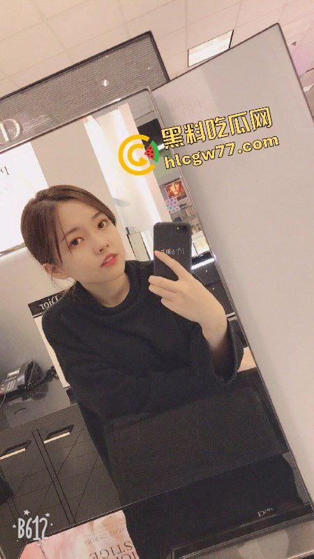 加拿大骚留学妹『李天宜』有男友逼还湿成水帘洞,远屌解不了近渴水 只能约炮找人堵洞口!-7