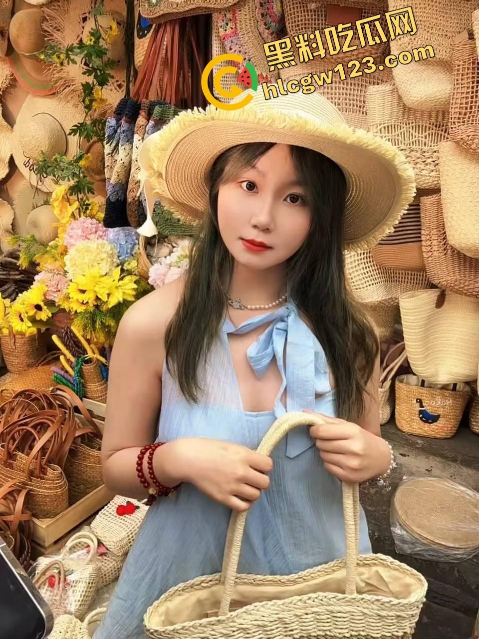 下班不回家，黑丝女同事主动开腿，办公室啪啪一炮入魂，男的舔完直接内射爆浆精液射满里面！-2