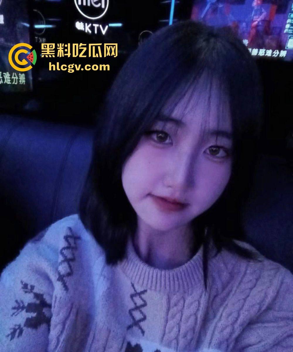 四川成都18岁高中美女学妹骚气十足！黑丝翘臀让人忍不住，粉嫩鲍口令人欲罢不能！-2