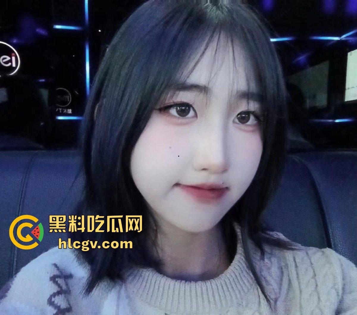 四川成都18岁高中美女学妹骚气十足！黑丝翘臀让人忍不住，粉嫩鲍口令人欲罢不能！-4