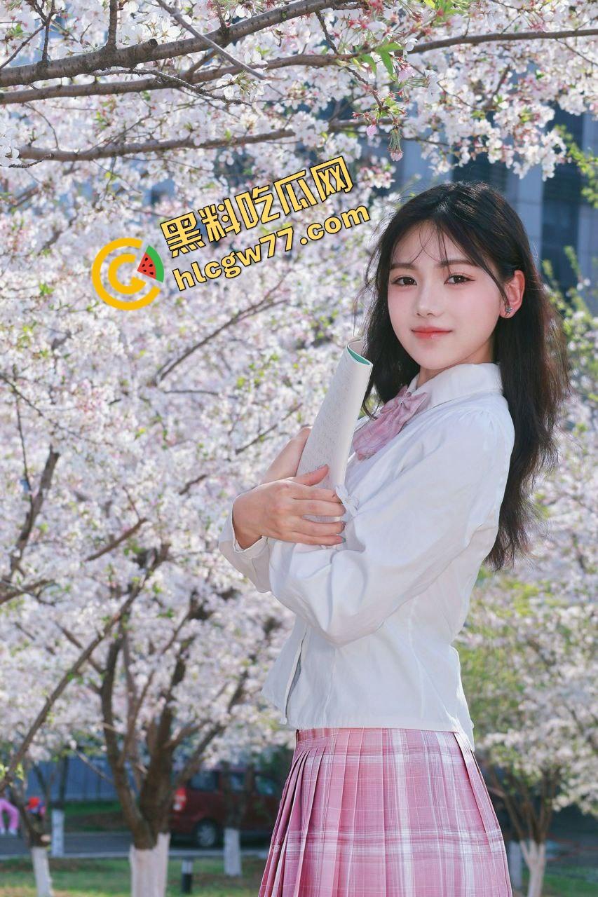 辽宁骚妻『柳缪』偷情成瘾，背着老公穿情趣制服到处约炮，奶子夹乳夹被抱起来kuakua一顿爆操！-2