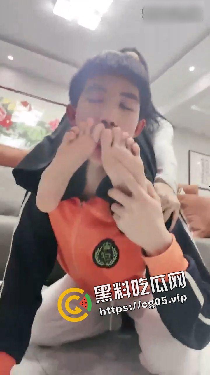 经典永流传-牙高高 大街上抓男高中生调教三部曲合一 可怜的未经世事的小男孩被坏女人玩弄-12