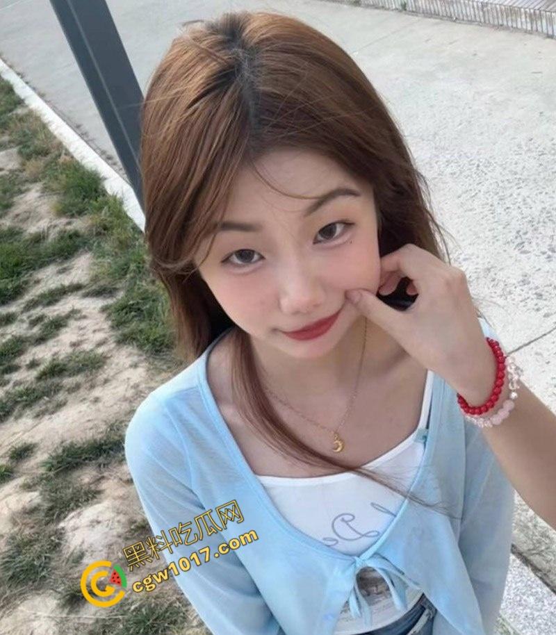 山东精神小妹【施雅雯】被调教视频曝光:酒店走廊、男厕所大尺度露出,露脸口交,骚到极致!-1