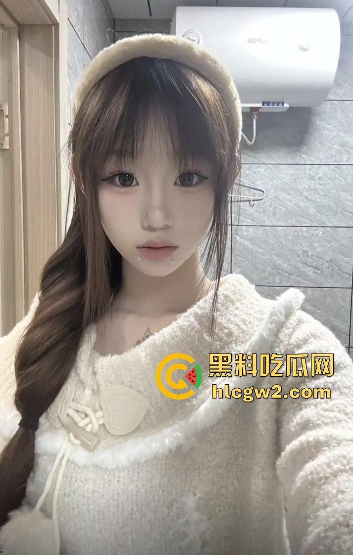 抖音精神小妹【小小姜】翻车!两万粉丝的她竟是隐藏福利姬,高价私密内容被曝光!-4