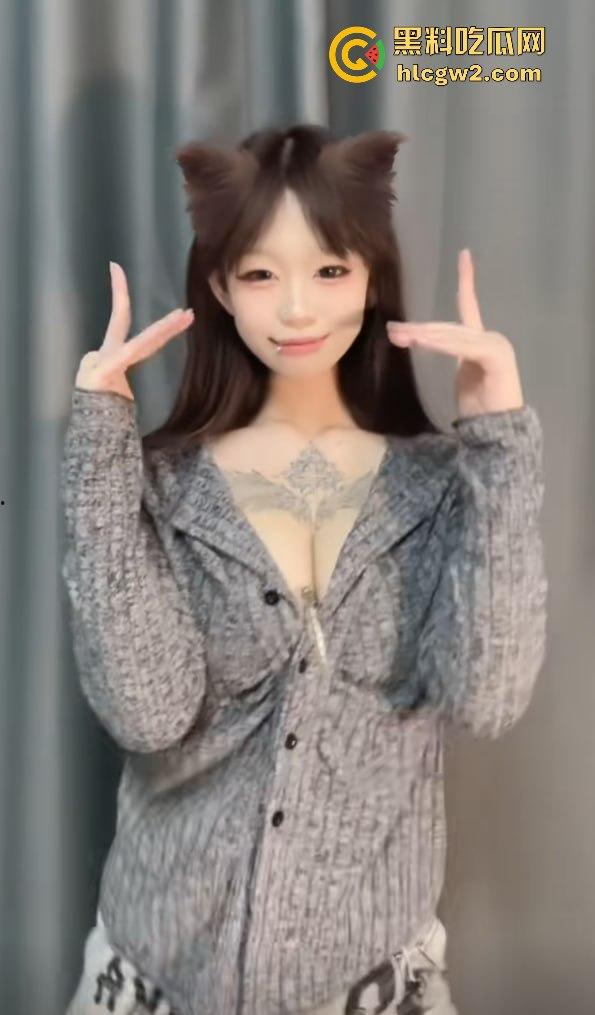 抖音精神小妹【小小姜】翻车!两万粉丝的她竟是隐藏福利姬,高价私密内容被曝光!-6