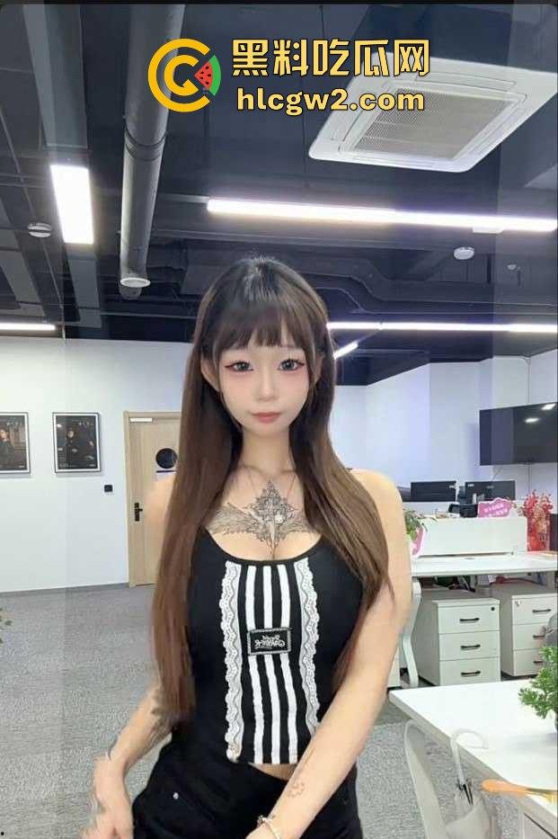 抖音精神小妹【小小姜】翻车!两万粉丝的她竟是隐藏福利姬,高价私密内容被曝光!-8