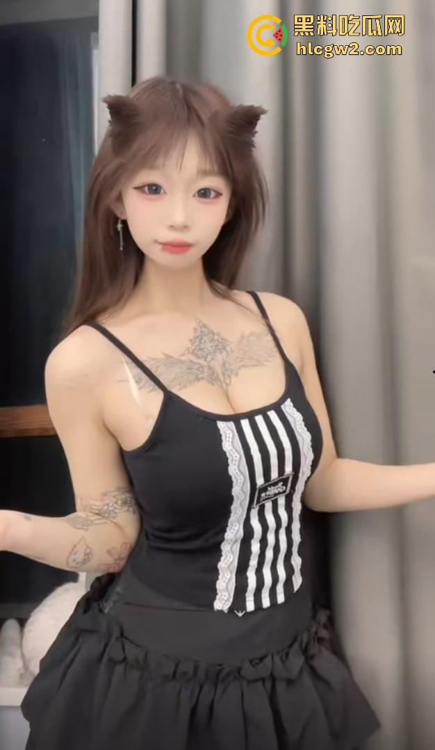 抖音精神小妹【小小姜】翻车!两万粉丝的她竟是隐藏福利姬,高价私密内容被曝光!-12