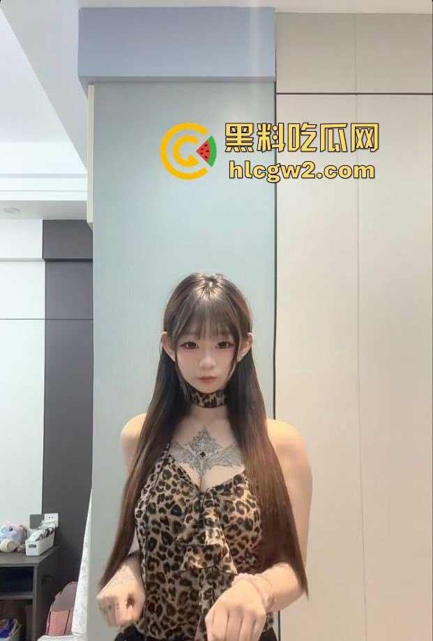 抖音精神小妹【小小姜】翻车!两万粉丝的她竟是隐藏福利姬,高价私密内容被曝光!-21