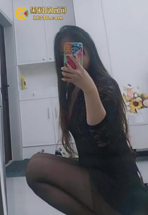 乱伦小嫂子！微胖嫂子镜前发骚勾引，卖力弄舔坚硬肉棒，翘起肥臀无套后入，精液灌满淫穴！-3