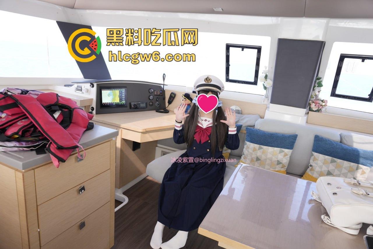 OnlyFans泰国极品骚货情侣【mickeemouse】绿帽癖男友放飞，女友3P、6P大乱斗淫乱得不行！-7