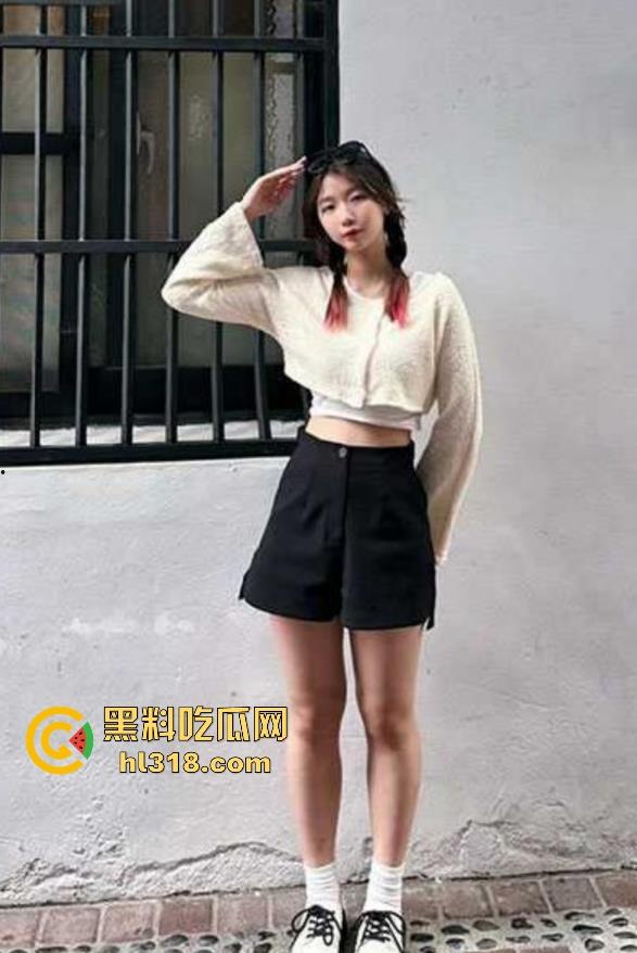 广东技术学院巨乳学生妹【唐奕帆】揉奶自慰视频供大家欣赏 身材赞到看了就会硬到爆炸！-4