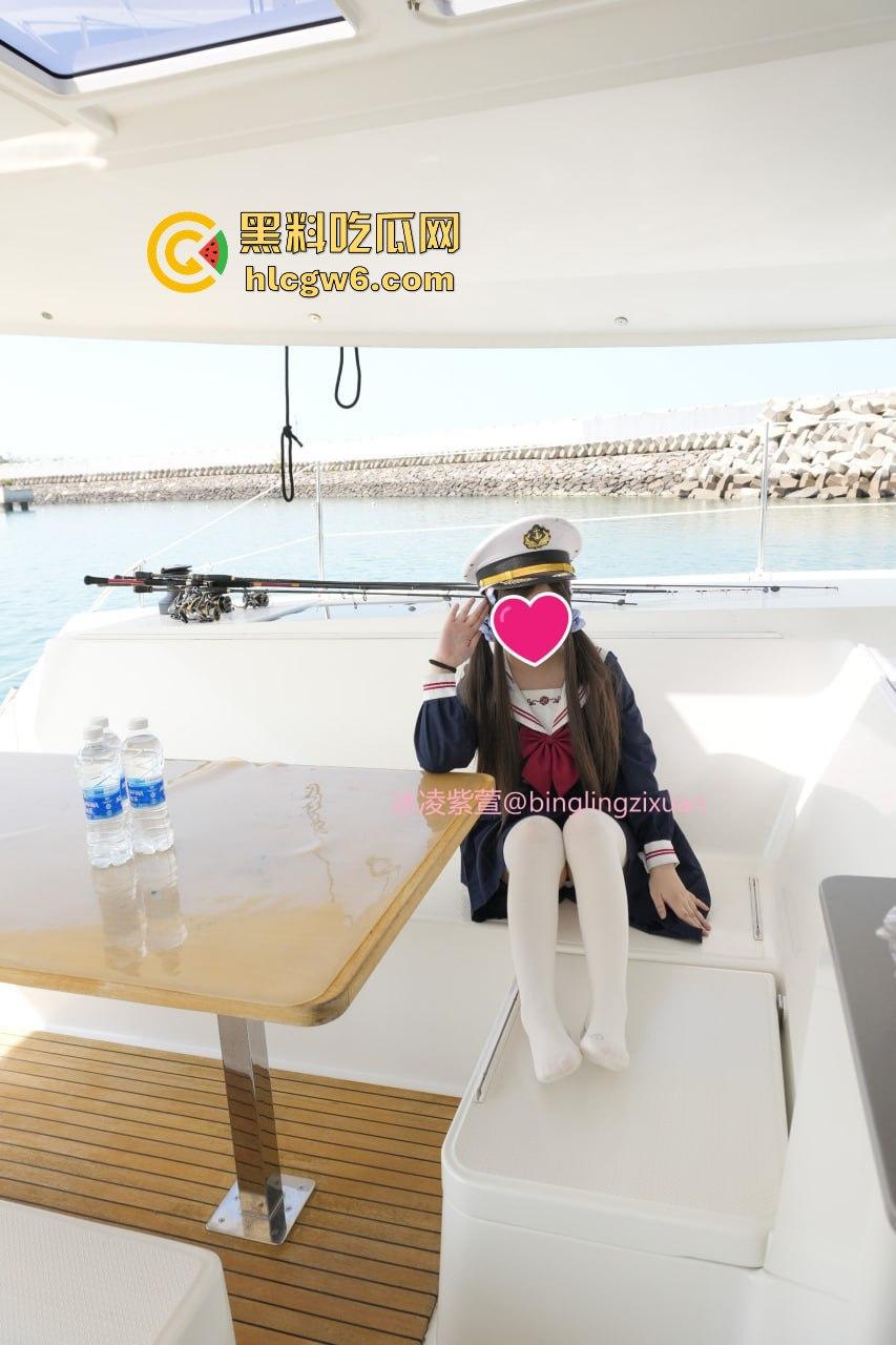 OnlyFans泰国极品骚货情侣【mickeemouse】绿帽癖男友放飞，女友3P、6P大乱斗淫乱得不行！-20