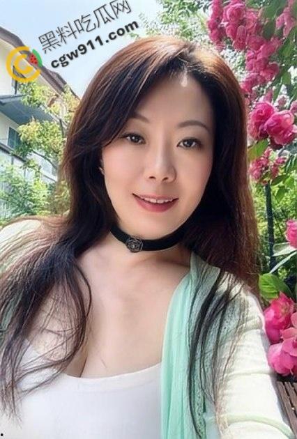 海角大神爆操醉酒妈妈！近亲相奸酒后成功开发的妈妈的屁股，第一次进入紧绷的菊花，狂野激情迷乱夜-1