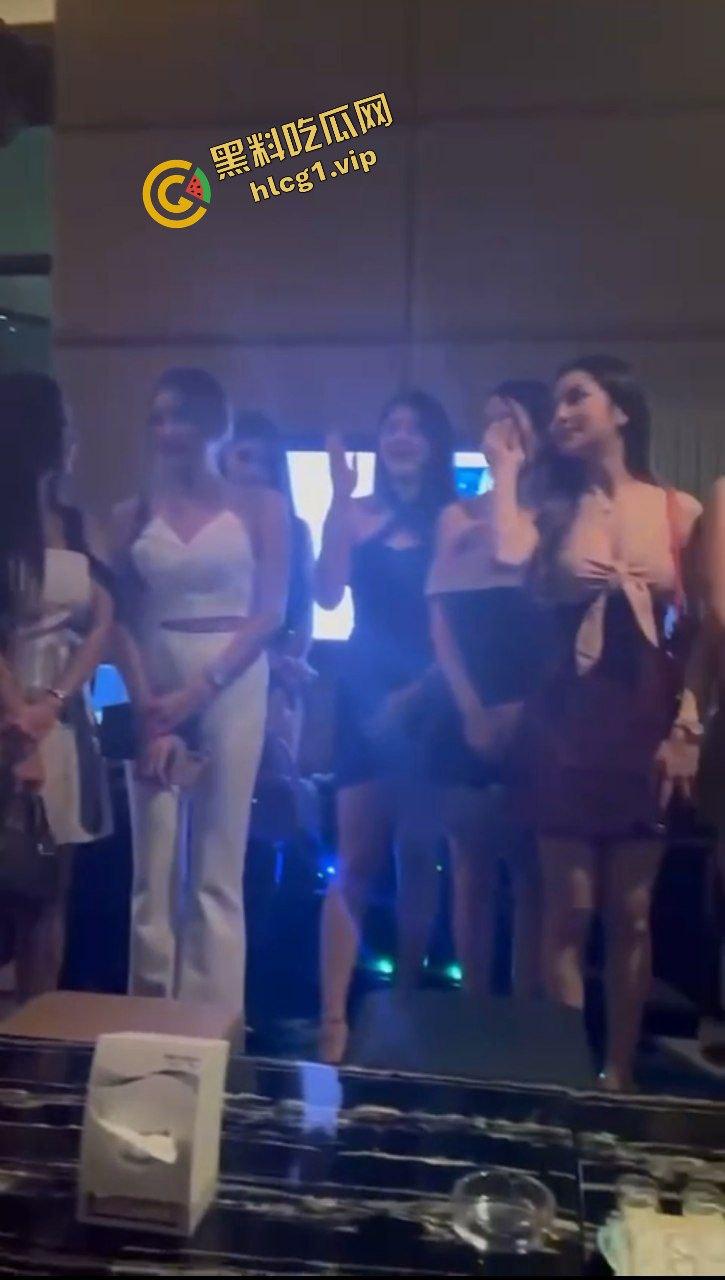 欢迎来到非诚勿扰海选现场！看各位女嘉宾如何风骚 体验金主既视感！-3