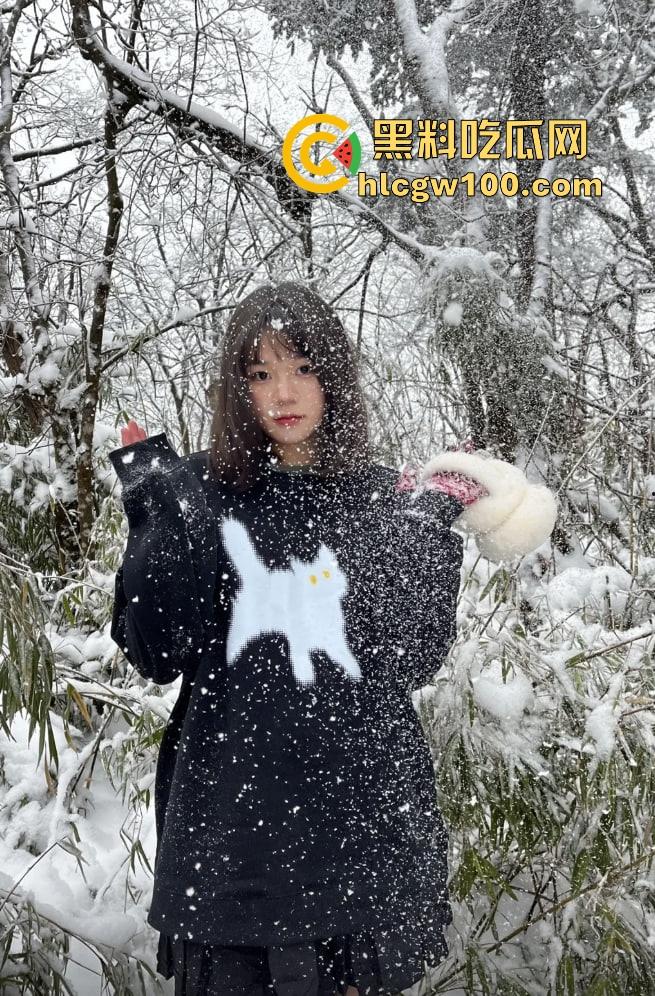 福建泉州德化小主播『PP』嘉年华可约，1500就能干一炮？被榜一大哥按在床上爆操，年纪不大小穴黑到发亮！-8