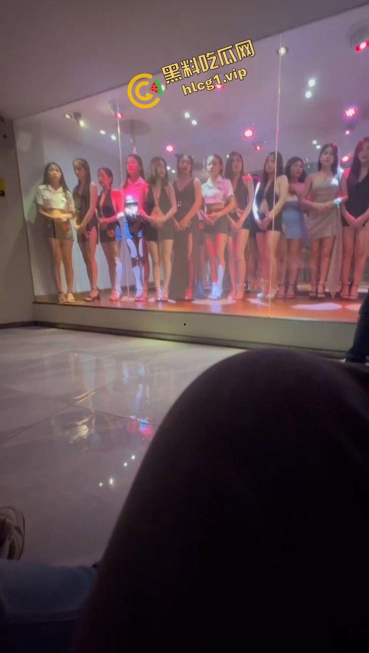 欢迎来到非诚勿扰海选现场！看各位女嘉宾如何风骚 体验金主既视感！-10