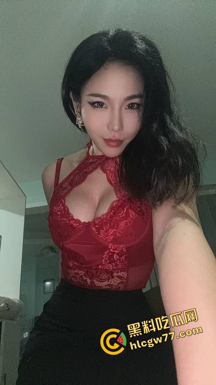 厦门街头任务式调教，鸡巴随时随地上线，穿裙子就是方便完成主人的命令！-6