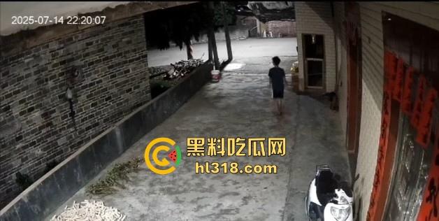 不是哥们电瓶车你也不放过吗？是哪位瓜友速速站出来，趁小姐姐不在射她车座是吧！射完头也不回！-9