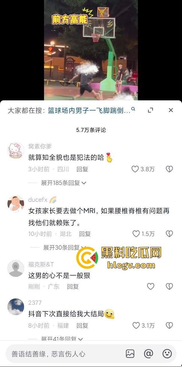 广东揭阳男孩篮球场飞踢女孩引发争议！电动车钥匙被丢失，赔偿不成暴力相向，网友分成两派！-6