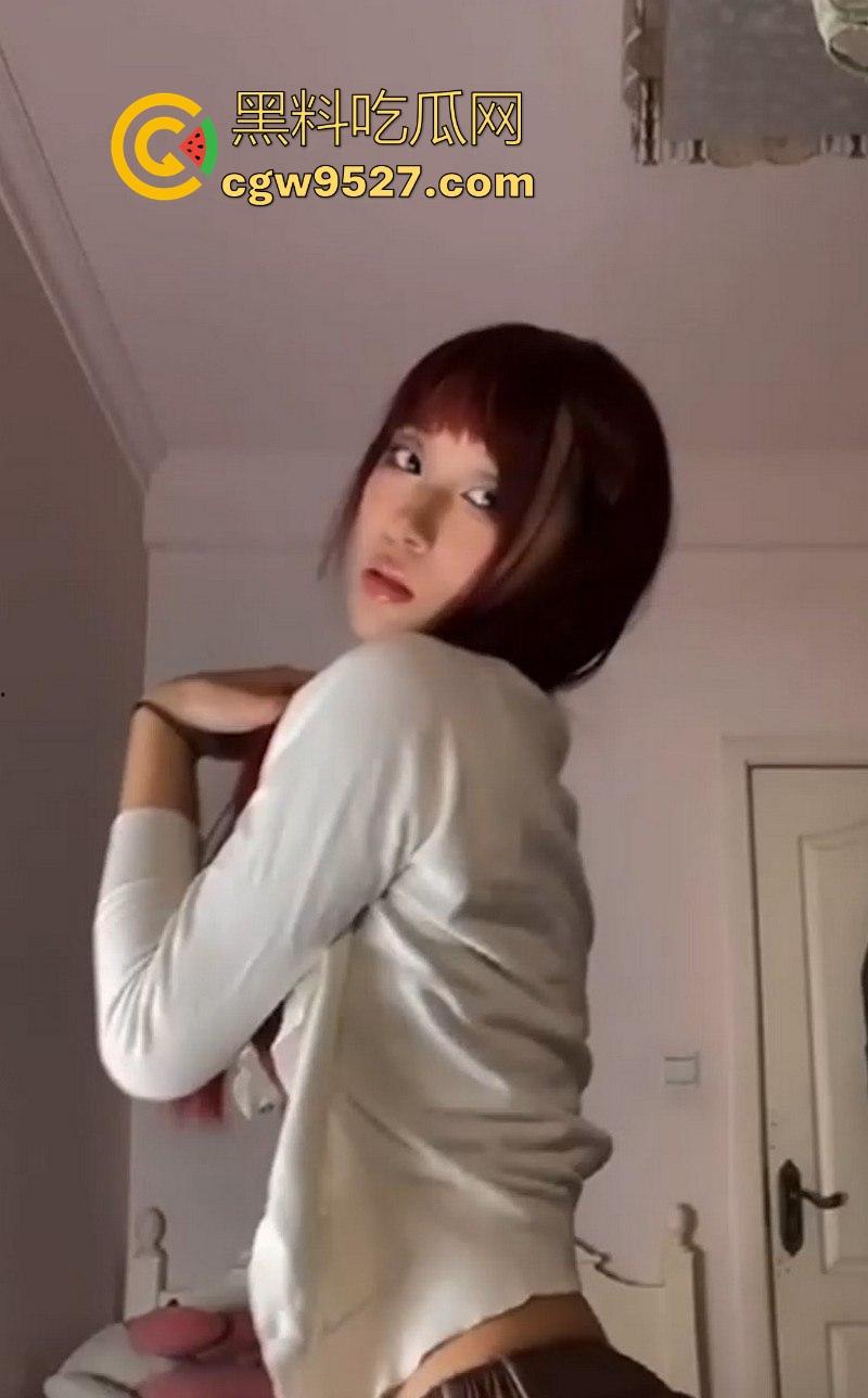 宁波工商职业学院反差小骚逼【廖葵颖】粉嫩小逼在镜头前被肆意玩弄，湿漉淫水滴落，母狗姿态尽显无疑！-2