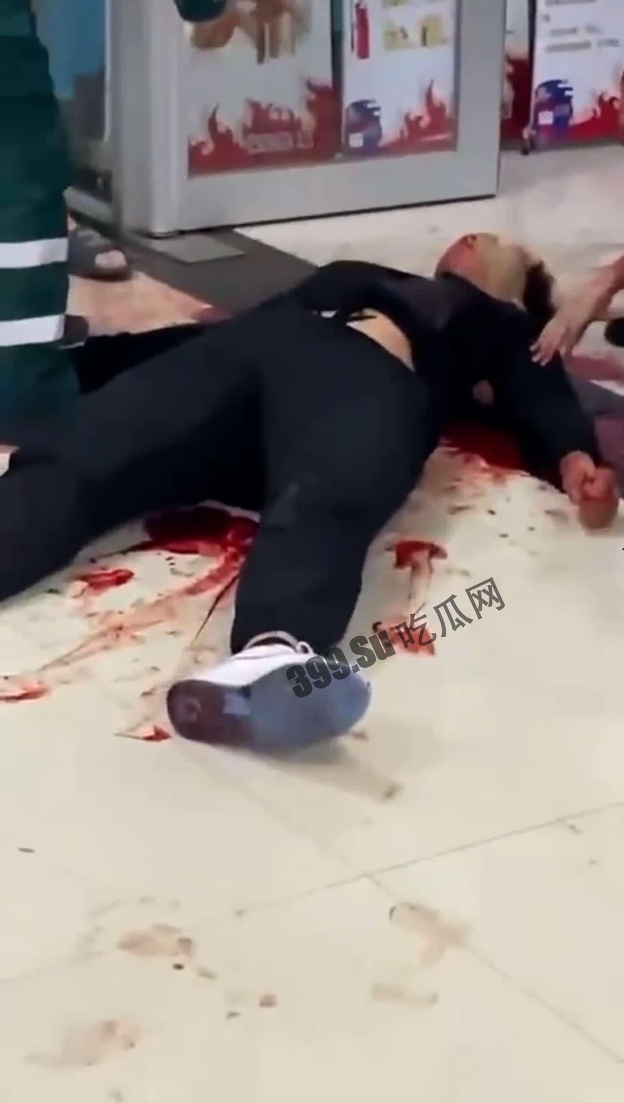 #网传 吉林电子 今天杀人了，说上大课，一对情侣想坐一起，完了有个男的就不让，就吵起来了，然后不让坐的男的把有对象男的拿刀给抹脖了 #聊天记录 #刀仔-1