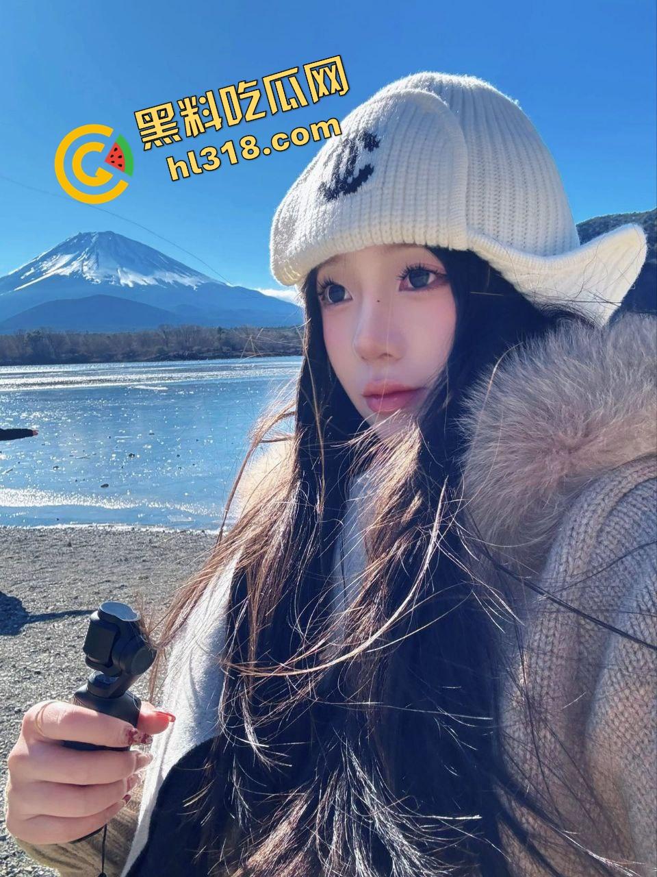 西南石油大学惊现教室野战，00后把课桌当大床房在桌上上猛操，大奶左右乱晃，晃得到桌子嘎吱响！-3