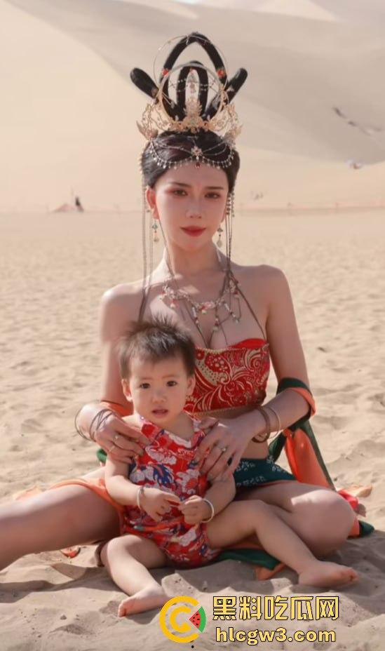 抖音快手400万粉丝网红【龚玥菲】私密裸聊视频外泄！这个骚逼捞金不择手段，露逼挑逗金主花样多-12