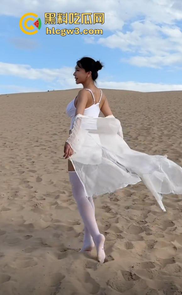 抖音快手400万粉丝网红【龚玥菲】私密裸聊视频外泄！这个骚逼捞金不择手段，露逼挑逗金主花样多-14