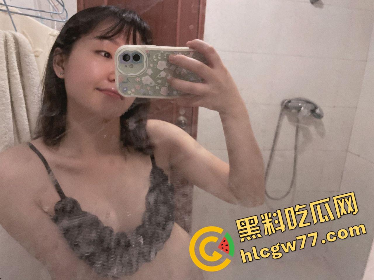 河南驻马店职高舞蹈小骚货『孙胥』男友一个眼神就跪下吃鸡巴，翘屁一拍就撅一条龙顺滑到射爆！-4