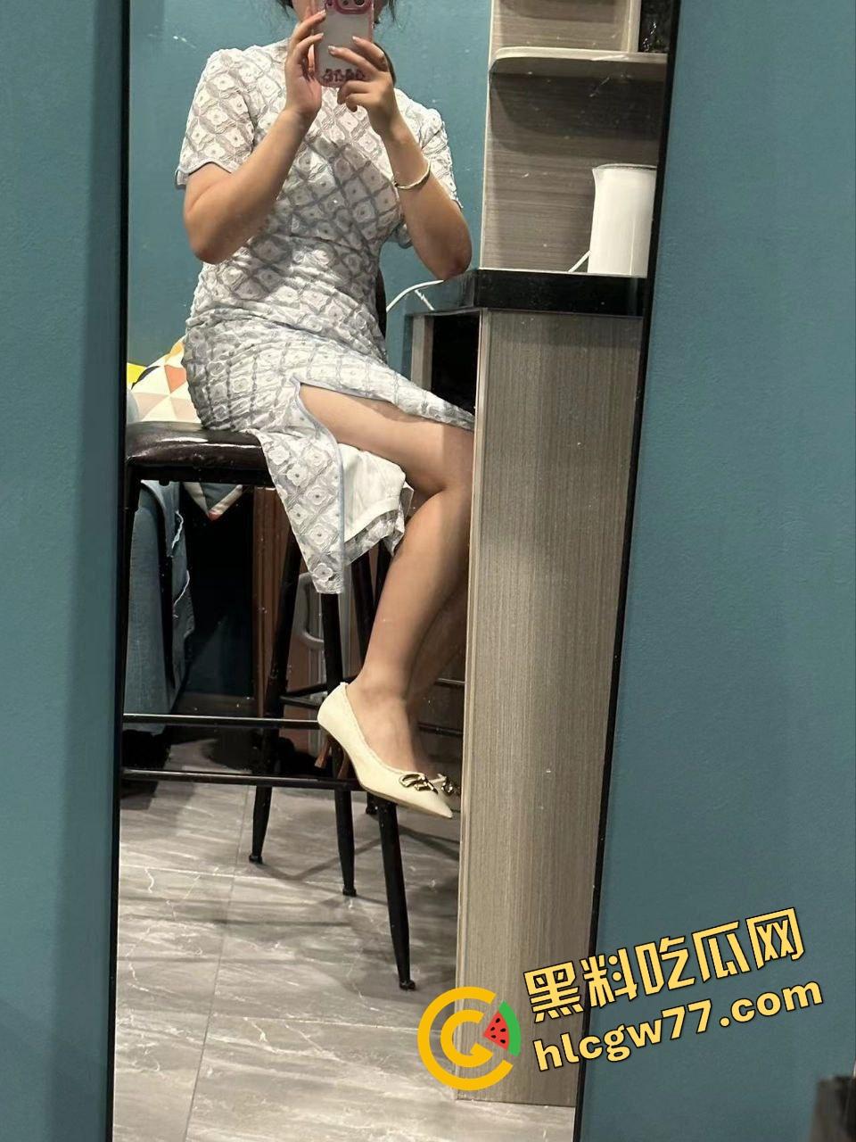 河南驻马店职高舞蹈小骚货『孙胥』男友一个眼神就跪下吃鸡巴，翘屁一拍就撅一条龙顺滑到射爆！-5