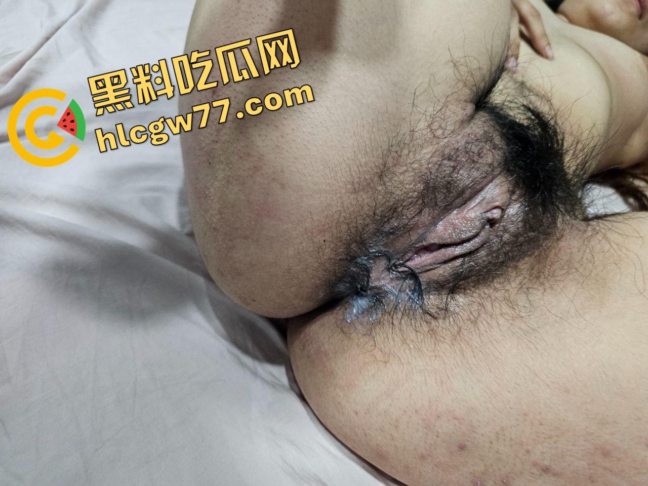 河南驻马店职高舞蹈小骚货『孙胥』男友一个眼神就跪下吃鸡巴，翘屁一拍就撅一条龙顺滑到射爆！-15