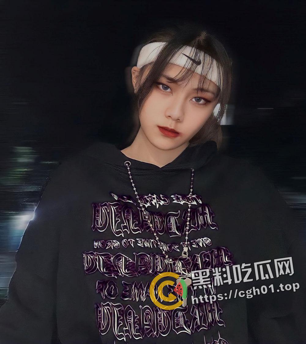 台湾台北大学生 教科书级别反差婊  御姐脸的人性飞机杯 自慰都能水多的溢出来-1