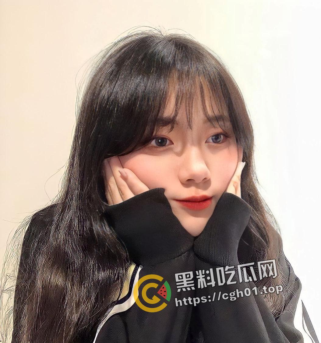 台湾台北大学生 教科书级别反差婊  御姐脸的人性飞机杯 自慰都能水多的溢出来-2