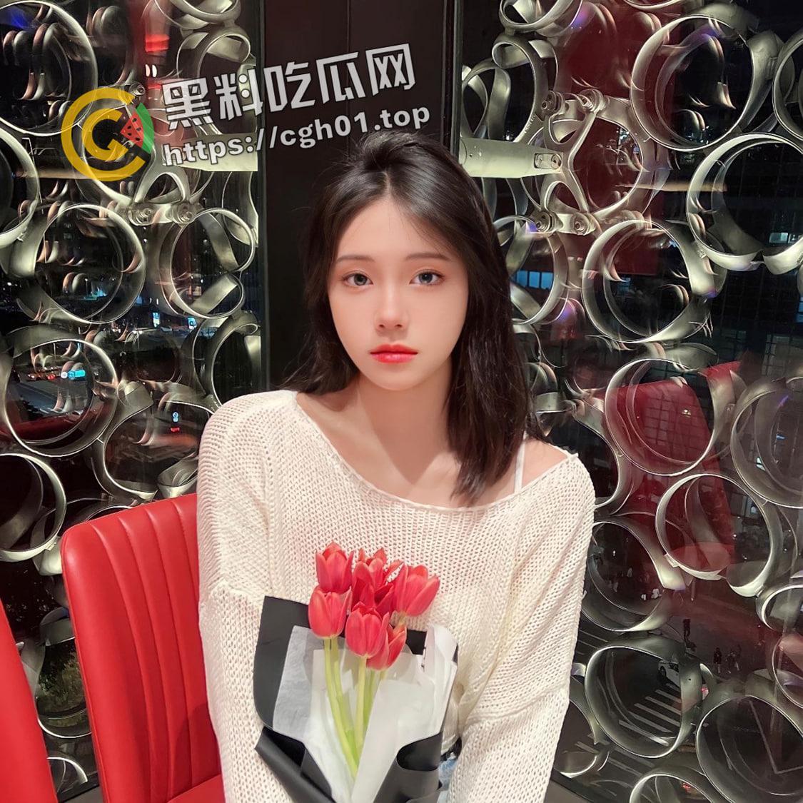 台湾台北大学生 教科书级别反差婊  御姐脸的人性飞机杯 自慰都能水多的溢出来-10