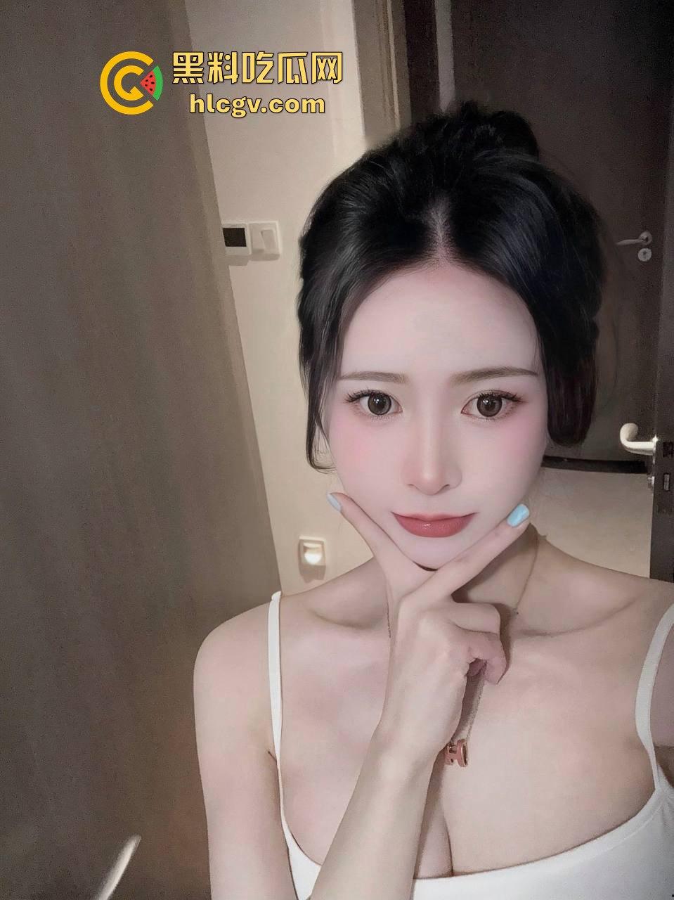 上海绿奴自爆极品骚妻！丝袜长腿撩到极致在线求单男！主动掰开骚穴邀单男干到爽！-23