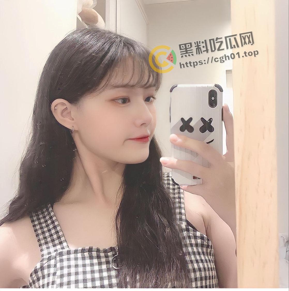 台湾台北大学生 教科书级别反差婊  御姐脸的人性飞机杯 自慰都能水多的溢出来-17