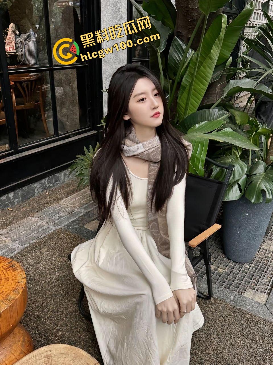 长春金融专校反差骚鸡【江敏】土豪砸钱包养,情趣黑丝后怼骚臀,化妆镜后入猛操娇喘!独家曝光!-4