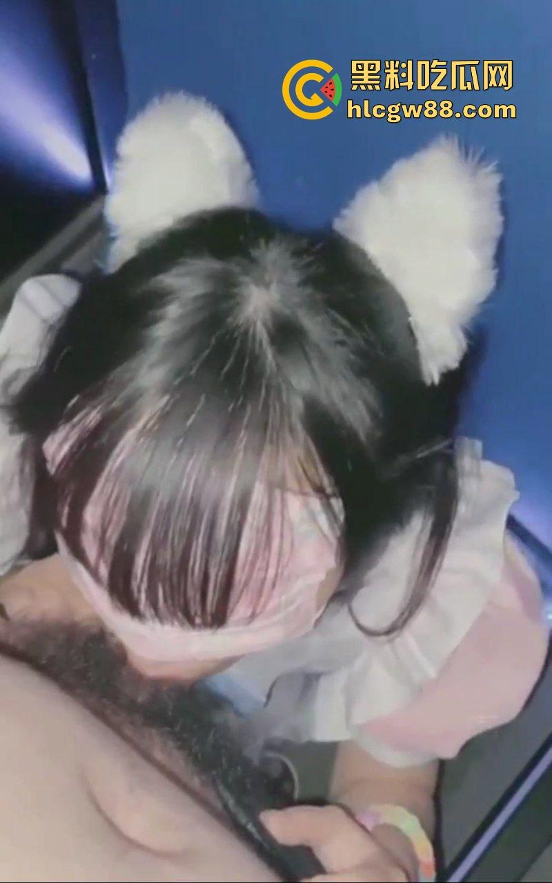 抖音反差嫩妹骚婊【相咕烧麦】化身洛丽塔女仆淫荡吃鸡，私人影院做爱无套内射白浆涌出！-7