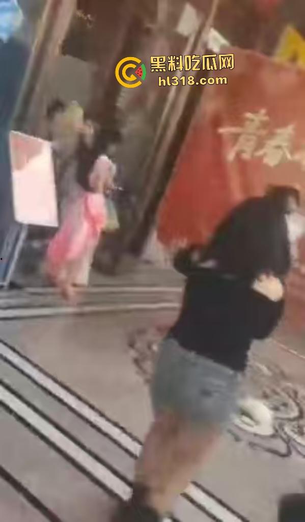 四川遂宁漫展《我的英雄学院》Coser被霸凌扯掉假发，直接拔刀砍人反霸凌！-4