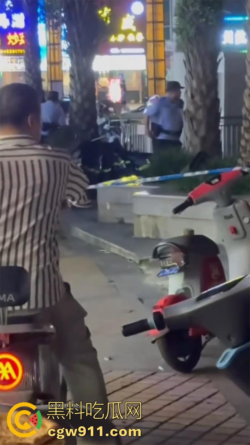 果然色字头上一把刀啊， 防城港市骚逼玩大了，偷情被老公发现，直接提刀砍杀情夫，这回做鬼也风流了！-8