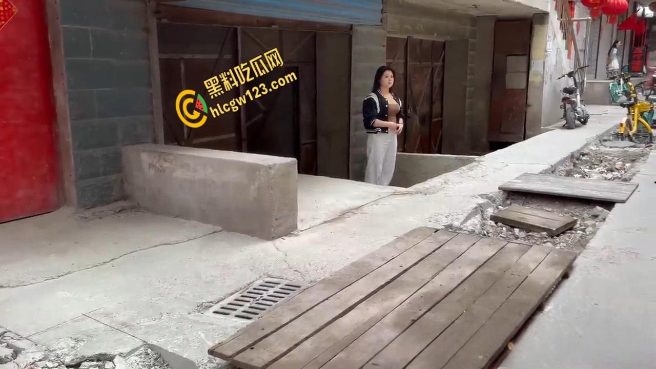 太原城中村爱情小巷，站街女丝袜翘臀勾魂，学生御姐巨乳应有尽有 !-5