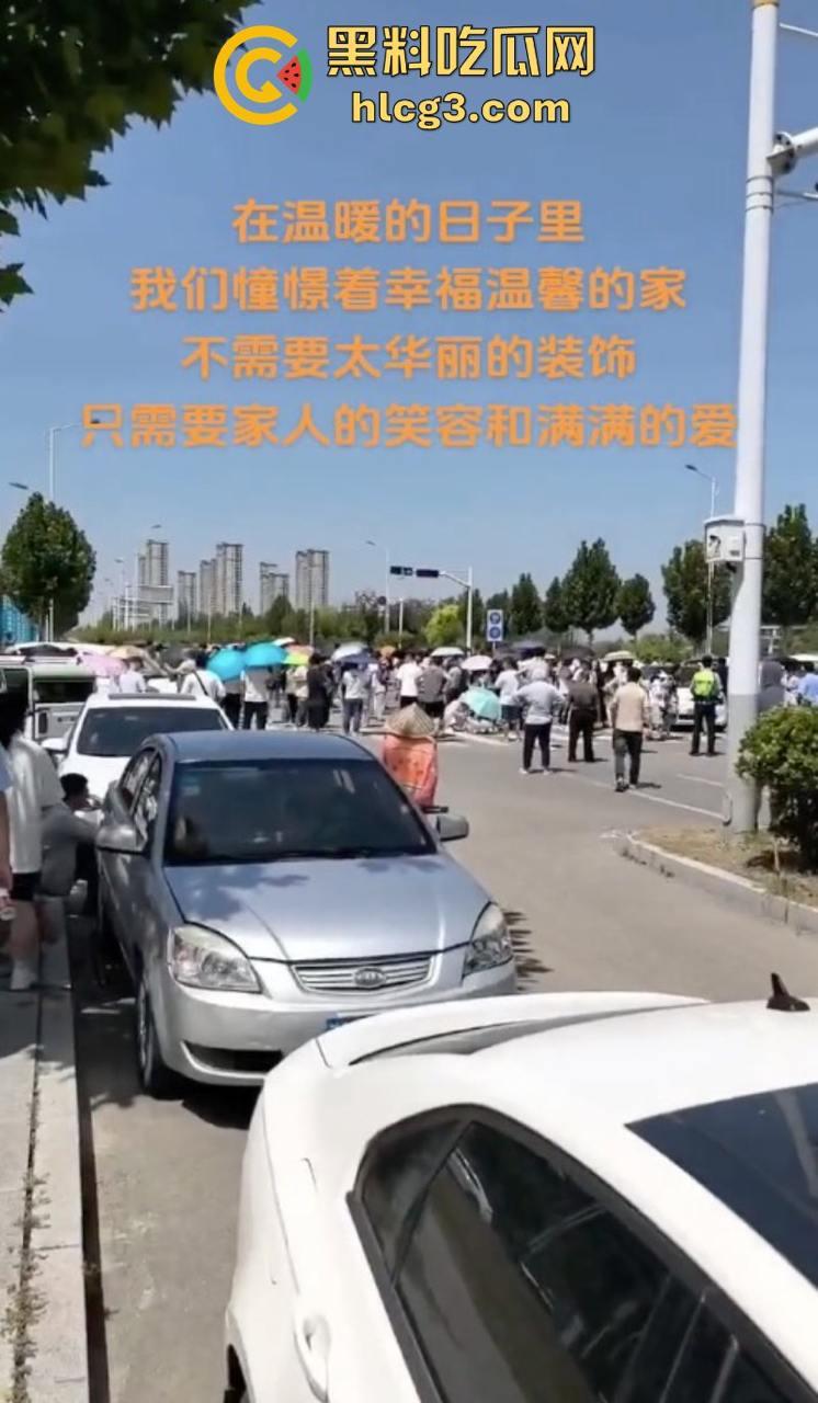 徐州潘安湖中昂博观小区曾承诺在去年底交房 因楼盘迟迟未交发生堵路暴乱！-2