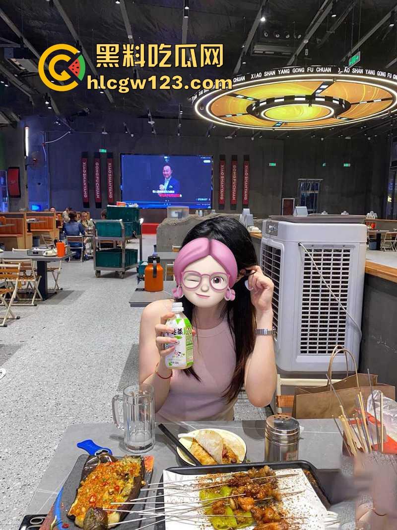 海角乱伦大神 39岁大屁股妈妈30岁堂姐 终于在堂姐醉酒状态 进入了堂姐的骚逼 但是过程堂姐醒了！-6