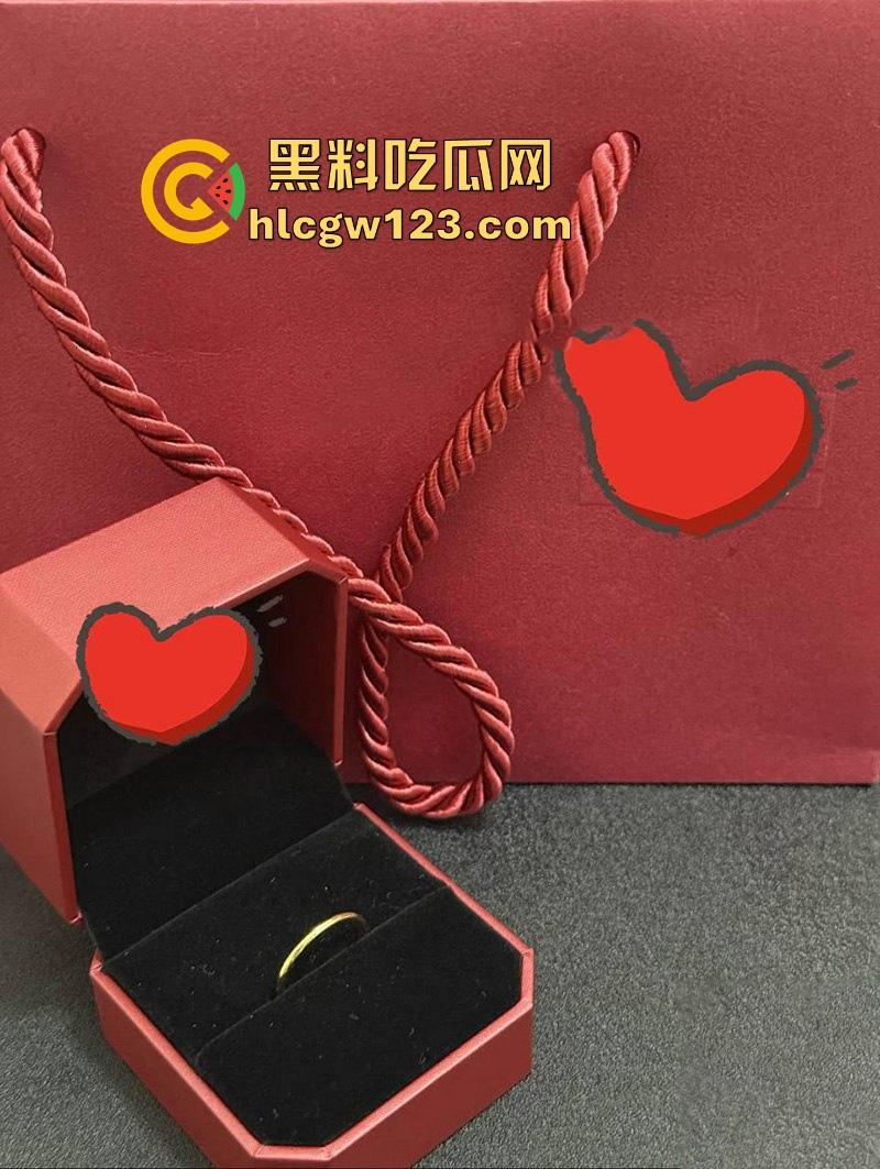 海角乱伦大神 39岁大屁股妈妈30岁堂姐 终于在堂姐醉酒状态 进入了堂姐的骚逼 但是过程堂姐醒了！-7